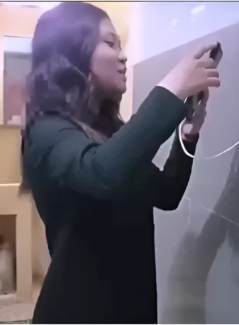 Bokep Indo | Numpang NgeCas HP Bonus Cas Konti