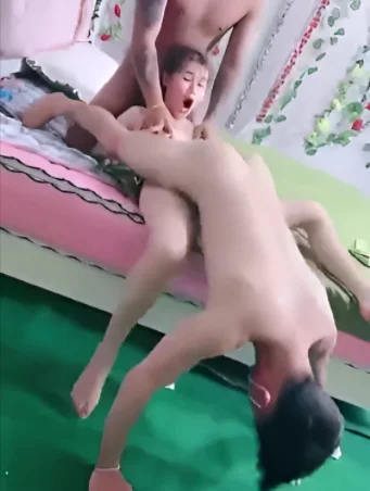 Bokep Indo | Cewe nya Kegirangan Nyoba Gaya Kalajengking