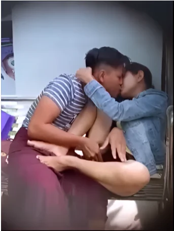 Bokep Indo | Rekaman ABG Bercumbu di Halte Trans