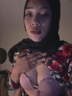 Bokep Indo | Ukhti Keenakan Goyang Di Atas