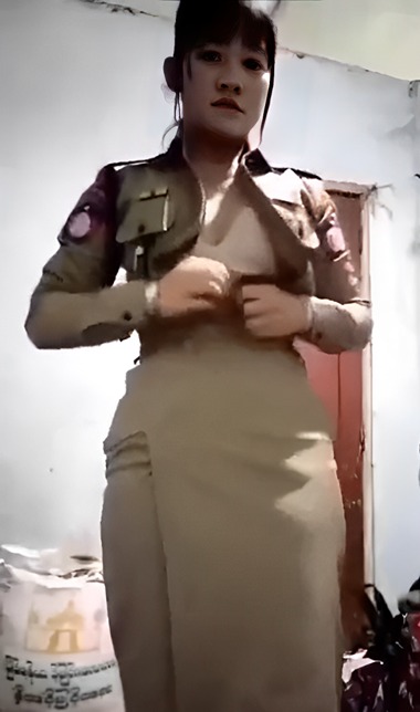 Bokep Indo | PNS Ngirim Video Buat Pacar Malah Disebar