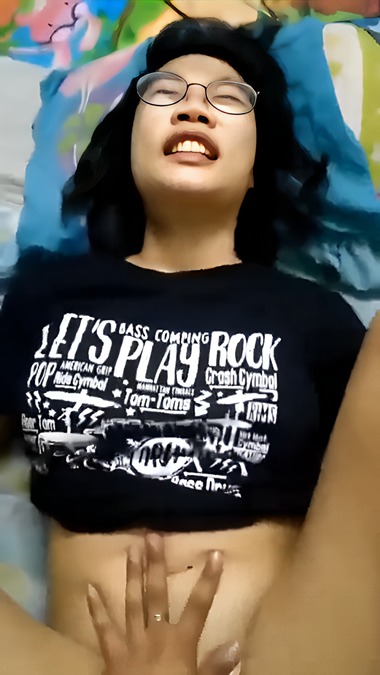 Bokep Indo | ABG Polos Kacamata Merintih Menikmati