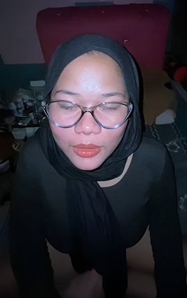 Hijab Hitam Kacamata Sampe Merem Melek