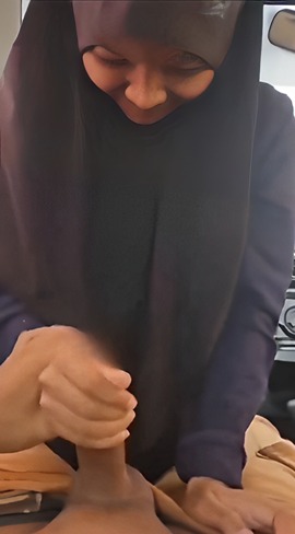 Ukhti Polos Malu-Malu Mesum Di Dalam Mobil