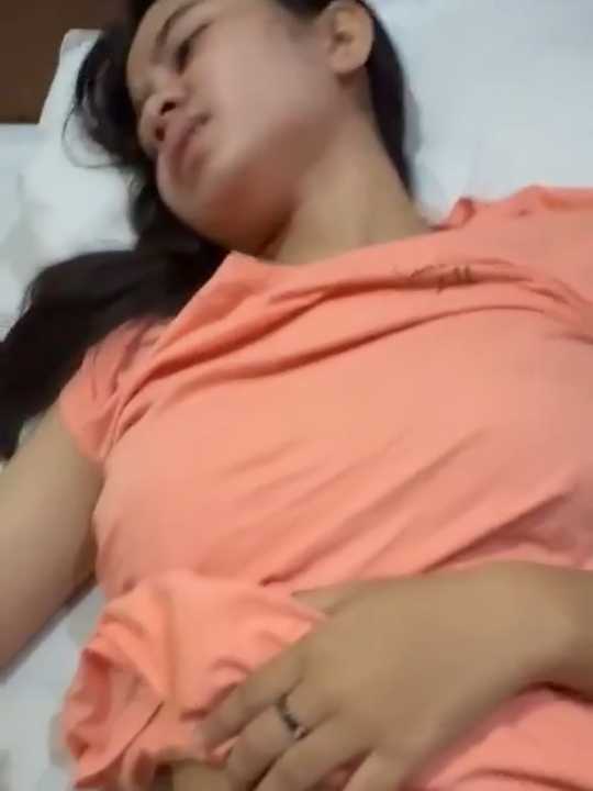 Ngetod in Adik Tiri Yang Hyper